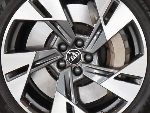 2022 Audi e-tron Premium Plus