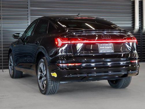 Mythos Black Metallic 2022 Audi e-tron Sportback S line Premium