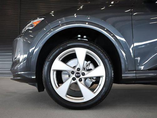 Tambora Gray Metallic 2025 Audi Q5 Premium Plus TFSI quattro S tronic