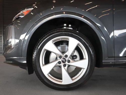 Tambora Gray 2025 Audi Q5 Premium Plus TFSI quattro S tronic