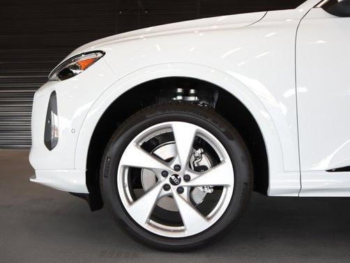2025 Audi Q5 Premium Plus