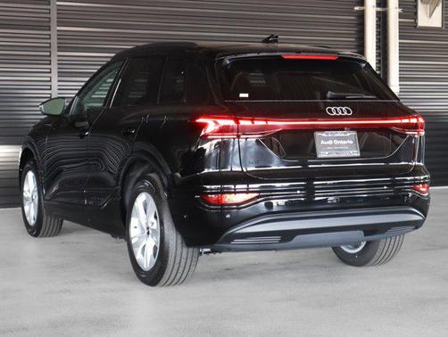 2025 Audi Q6 e-tron Premium Plus