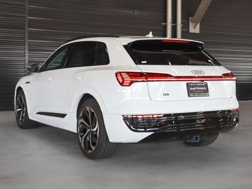 2024 Audi Q8 e-tron Prestige