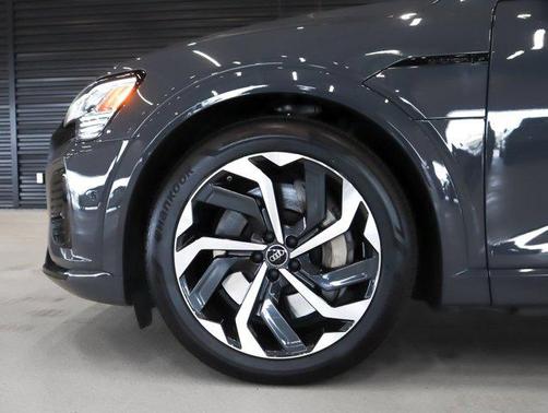 2024 Audi Q8 e-tron Premium Plus