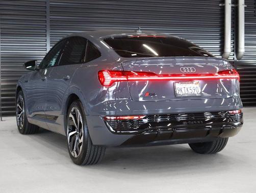2024 Audi Q8 e-tron Premium Plus