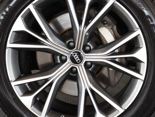 Glacier White Metallic 2023 Audi Q8 55 Premium Plus