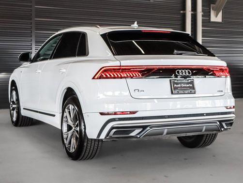 Glacier White Metallic 2023 Audi Q8 55 Premium Plus