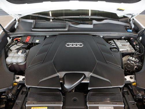 Glacier White Metallic 2023 Audi Q8 55 Premium Plus