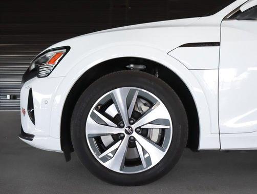 2024 Audi Q8 e-tron Premium Plus