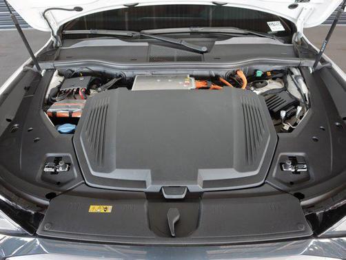 2024 Audi Q8 e-tron Premium Plus