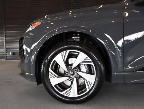 2025 Audi Q6 e-tron Premium Plus quattro