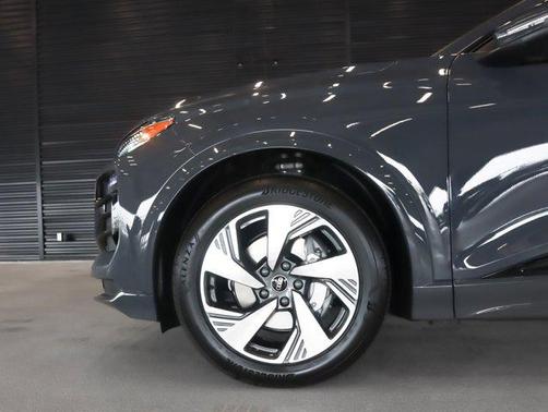 2025 Audi Q6 e-tron Prestige quattro