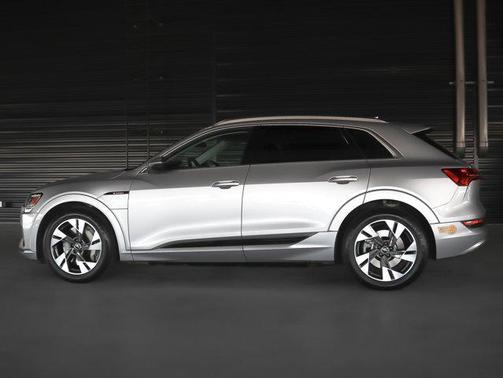 2022 Audi e-tron Premium