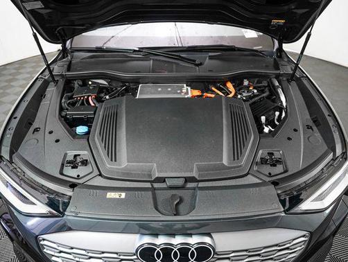 2024 Audi Q8 e-tron Premium Plus