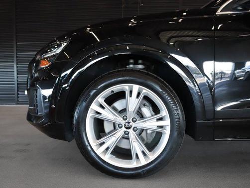 2022 Audi Q8 55 Premium Plus