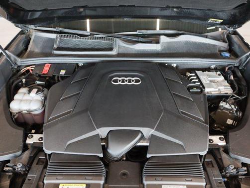 2022 Audi Q8 55 Premium Plus