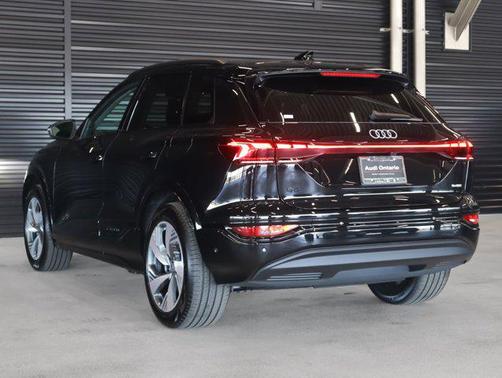 2025 Audi Q6 e-tron Premium quattro