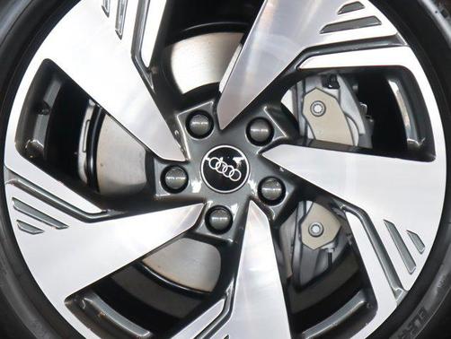 2025 Audi Q6 e-tron Premium quattro