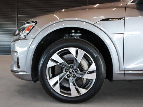 2022 Audi e-tron Premium