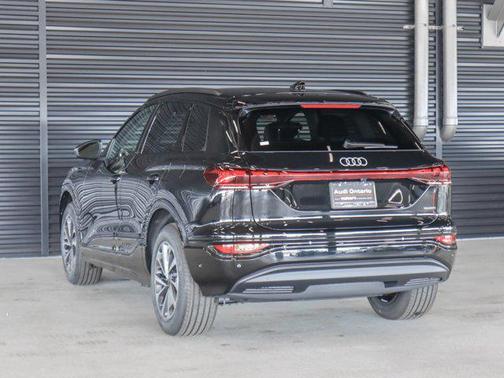 2025 Audi Q6 e-tron Premium quattro
