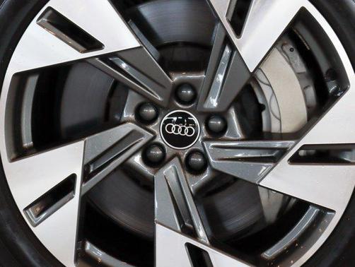 2021 Audi e-tron Premium Plus