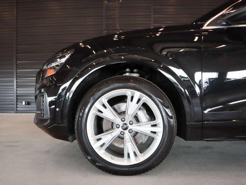 2022 Audi Q8 55 Premium Plus