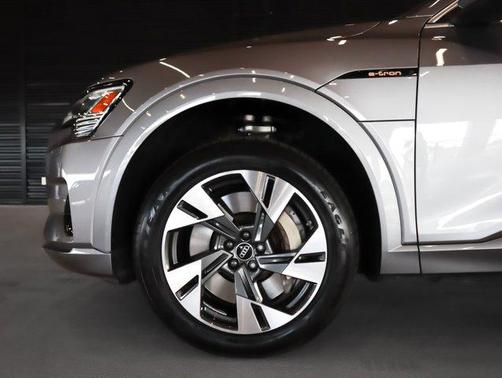 2022 Audi e-tron Premium