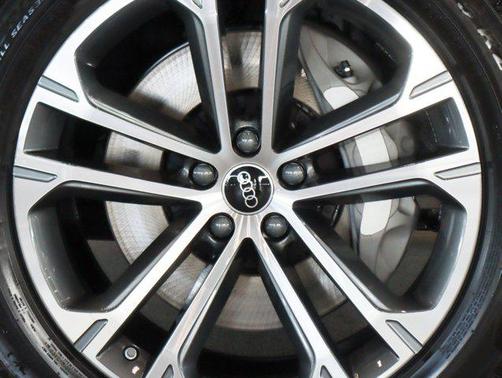 2026 Audi Q7 45 Premium