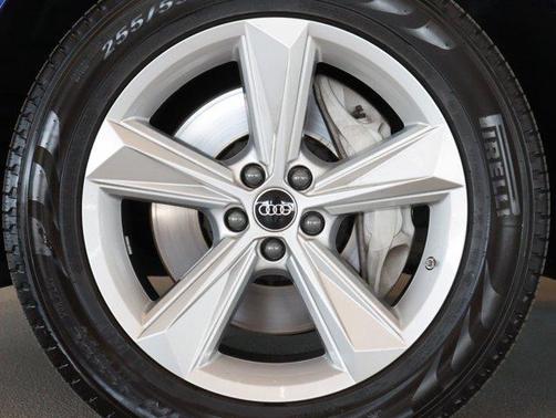 2022 Audi Q7 45 Premium