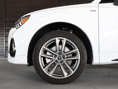 Glacier White Metallic 2025 Audi Q3 Premium 45 TFSI S line quattro Tiptronic