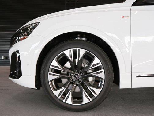 2025 Audi Q8 55 Prestige