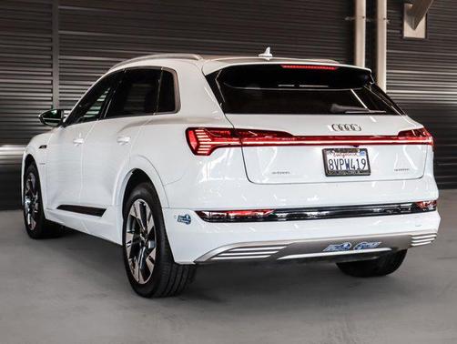 2021 Audi e-tron Premium Plus