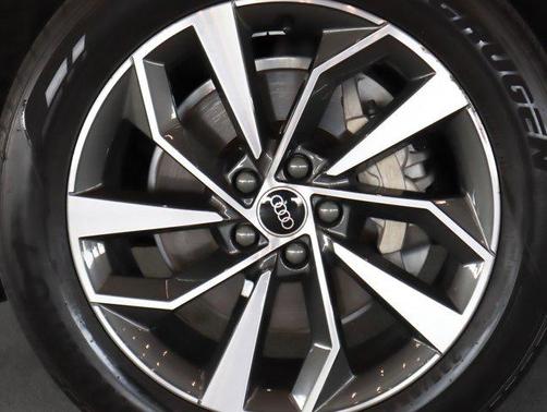 2022 Audi Q5 45 S line Premium Plus