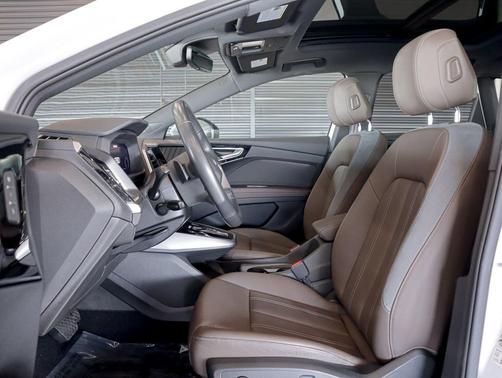 Glacier White Metallic 2023 Audi Q4 e-tron Premium Plus 50 quattro