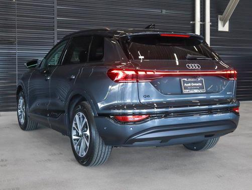 2025 Audi Q6 e-tron Premium quattro