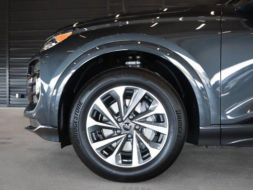 2025 Audi Q6 e-tron Premium quattro
