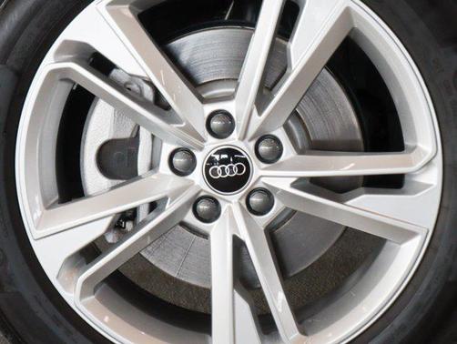 2024 Audi Q3 Premium 45 TFSI S line quattro Tiptronic