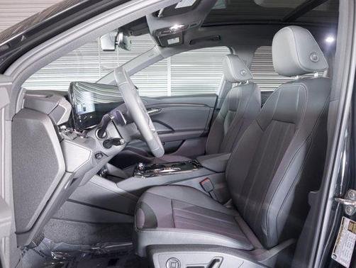 Mythos Black Metallic 2027 Audi Q6 e-tron Premium