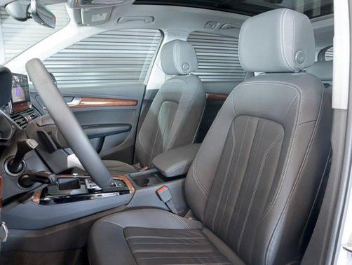 2023 Audi Q5 45 S line Premium