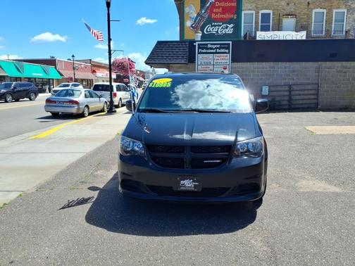 Black Onyx Crystal Pearlcoat 2017 Dodge Grand Caravan SE