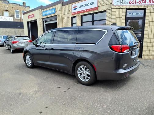 Granite Crystal Metallic Clearcoat 2023 Chrysler Voyager LX