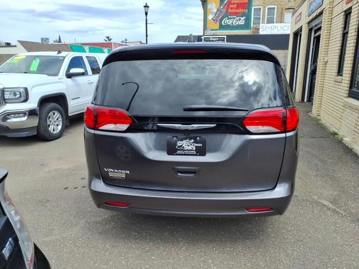 Granite Crystal Metallic Clearcoat 2023 Chrysler Voyager LX