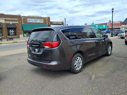 Granite Crystal Metallic Clearcoat 2023 Chrysler Voyager LX