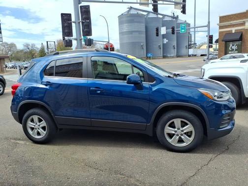 Pacific Blue Metallic 2019 Chevrolet Trax LT