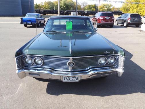 Dk. Green 1968 Chrysler Imperial Crown