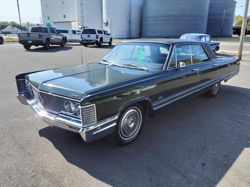 Dk. Green 1968 Chrysler Imperial Crown