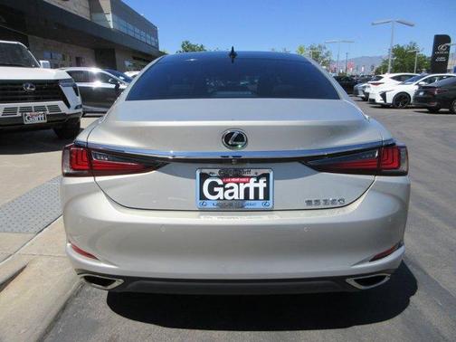 Moon 2019 Lexus ES 350 Luxury