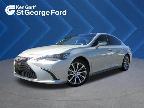 Moon 2019 Lexus ES 350 Luxury