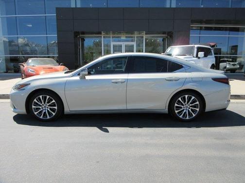 Moon 2019 Lexus ES 350 Luxury