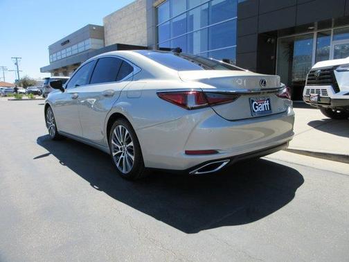 Moon 2019 Lexus ES 350 Luxury